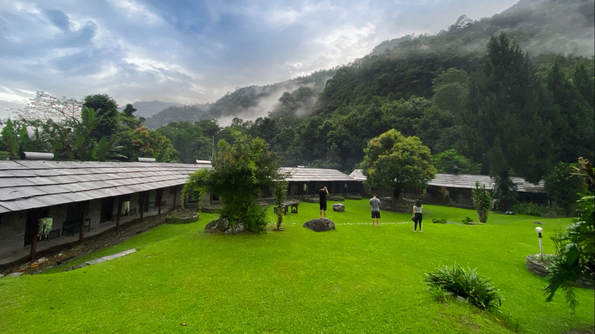 Birethanti Lodge - Surrounding area and garden