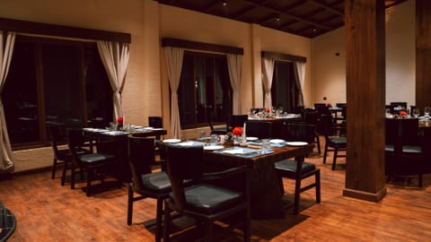 Dhampus-Lodge - dining room