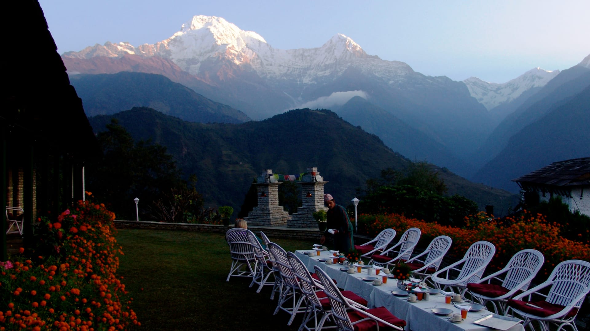 Himalaya Lodge - breakfast open-air