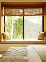 Kasara Chitwan Deluxe - Fenstersitz im Schlafzimmer