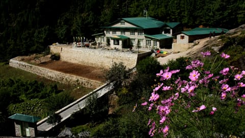 Monjo-Lodge - Außenansicht