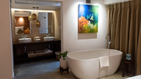 The Nanee - Badezimmer in der Neplai Suite