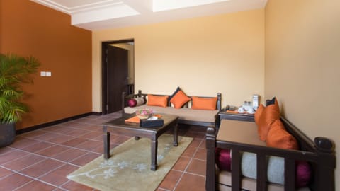 Temple Tree Resort - Wohnzimmer einer Executive Suite