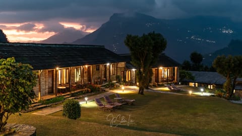 Tomijong-Lodge - Außenansicht und Garten