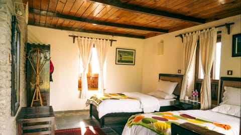 Tomijong-Lodge - Schlafzimmer mit zwei Betten